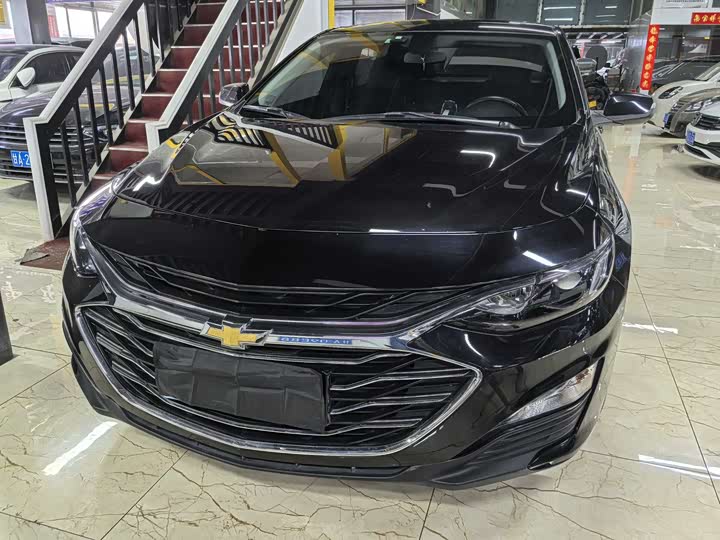 Photo 2 - Chevrolet Malibu XL