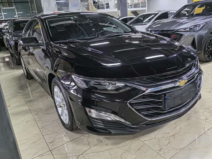 Photo 3 - Chevrolet Malibu XL