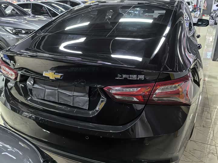 Photo 5 - Chevrolet Malibu XL