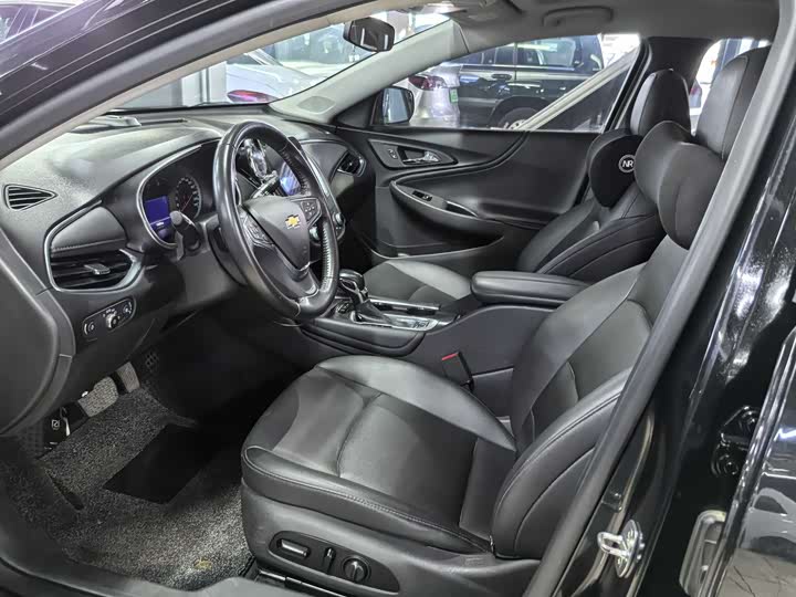 Photo 7 - Chevrolet Malibu XL