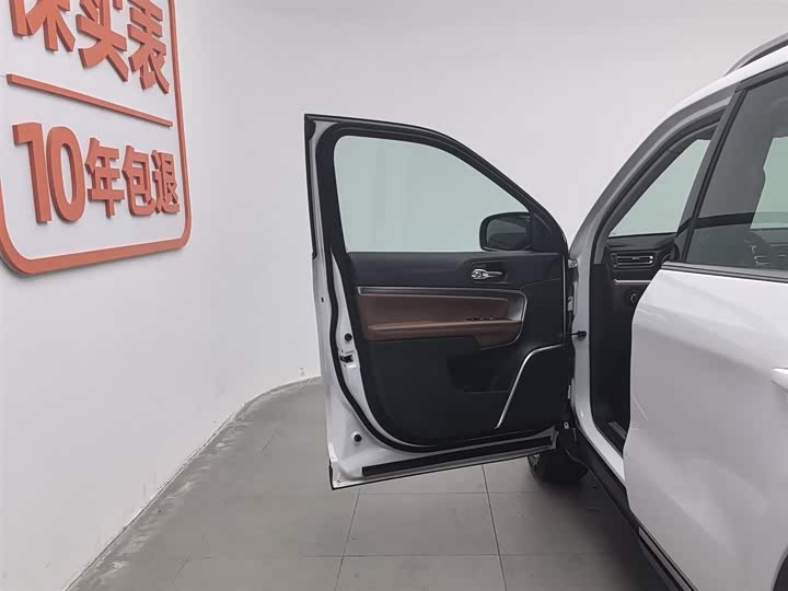 Фото 8 - Jeep Grand Commander