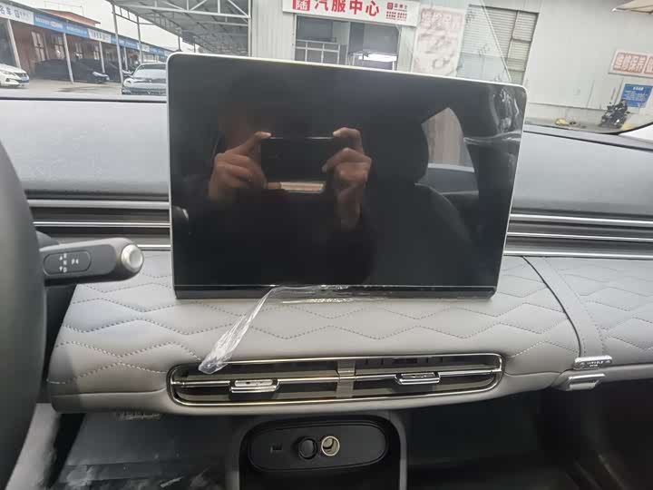 Фото 9 - Dongfeng Yipai 01