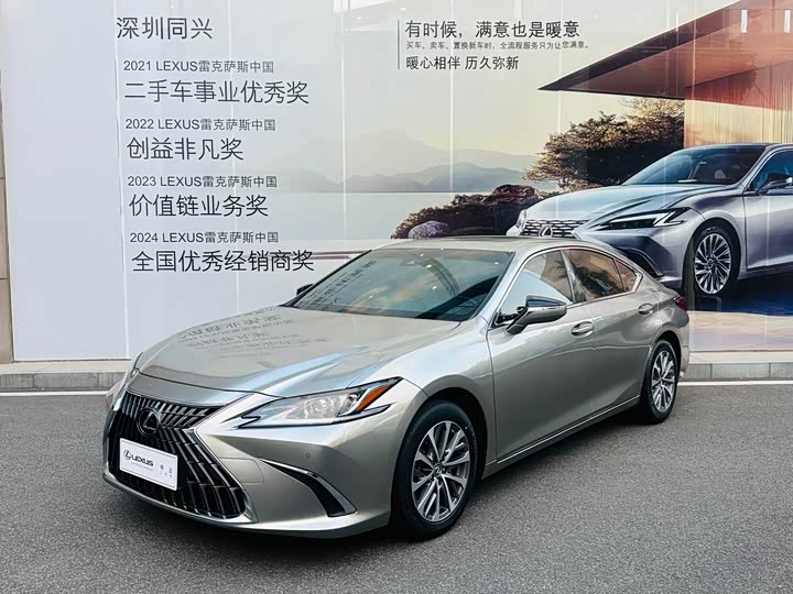 Фото 1 - Lexus ES