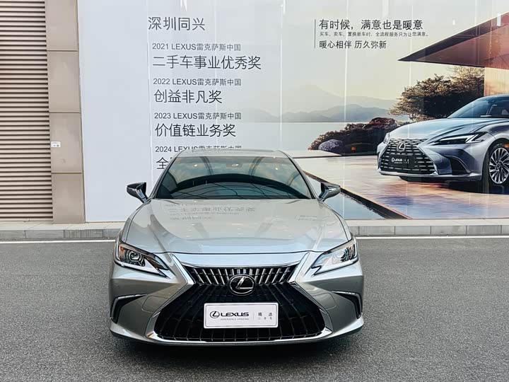 Фото 2 - Lexus ES