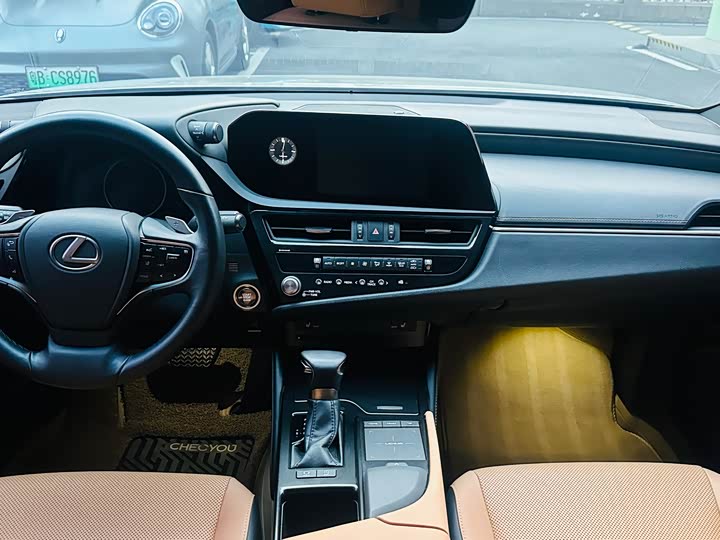 Фото 3 - Lexus ES