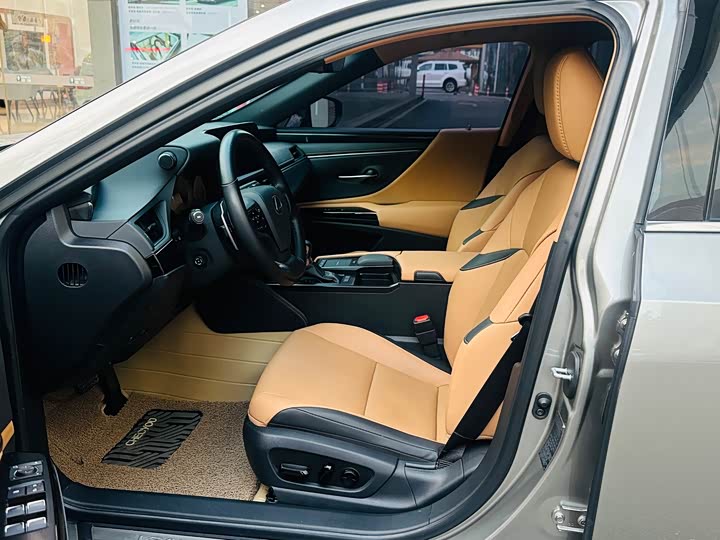 Фото 4 - Lexus ES