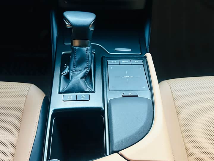 Фото 7 - Lexus ES