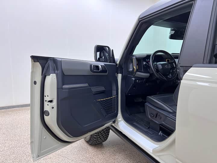 Фото 8 - Ford Bronco