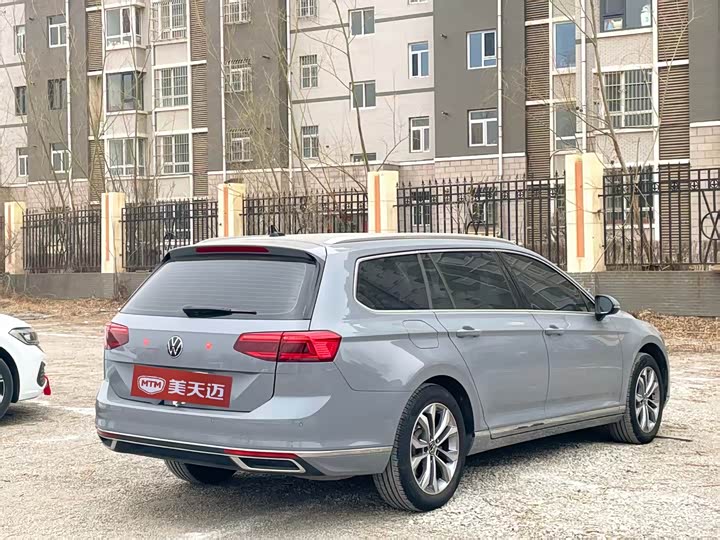 Фото 2 - Volkswagen Passat Variant