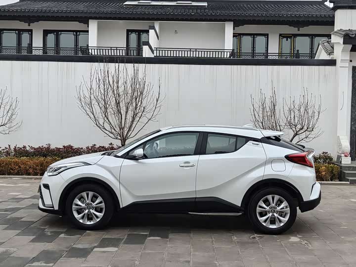 Фото 7 - Toyota Izoa