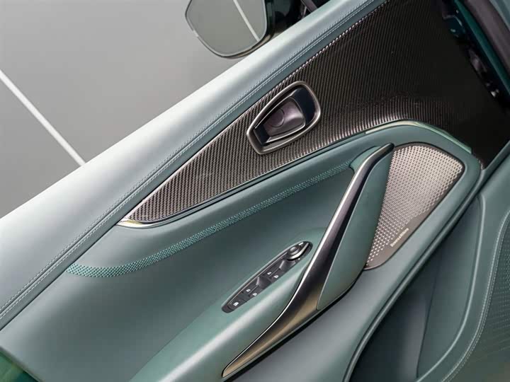 Фото 9 - Aston Martin DBX