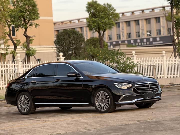 Photo 3 - Mercedes-Benz E-Class