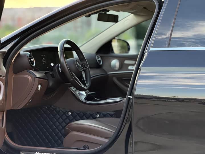 Photo 6 - Mercedes-Benz E-Class