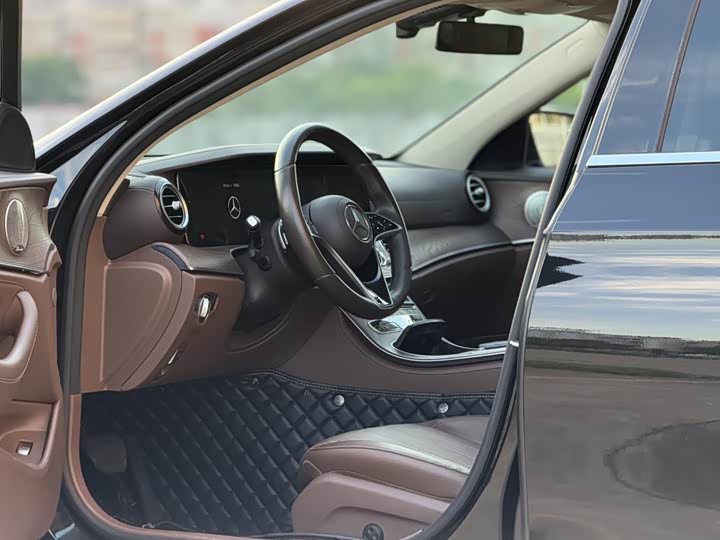 Photo 7 - Mercedes-Benz E-Class