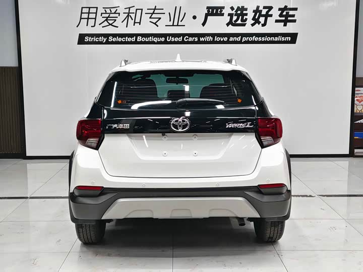 Фото 5 - Toyota Yaris L Hatchback