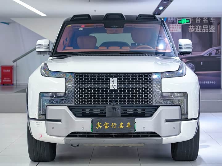 Photo 2 - BYD Yangwang U8