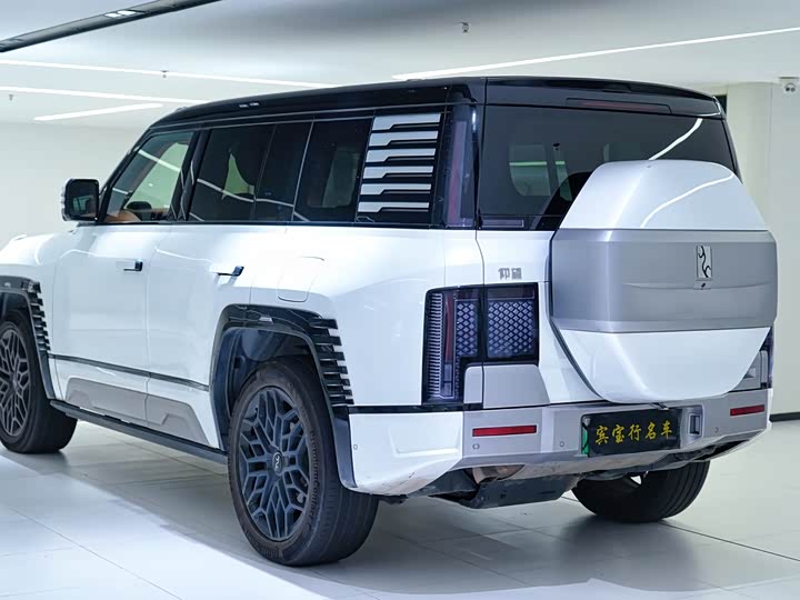 Photo 4 - BYD Yangwang U8