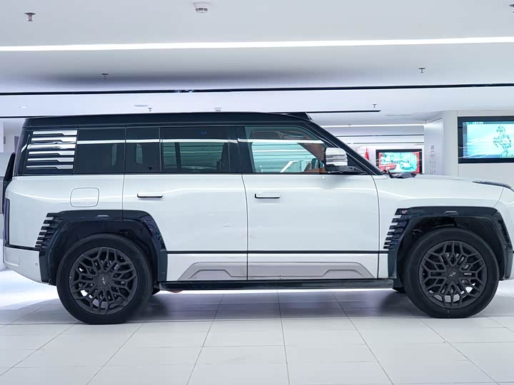 Photo 8 - BYD Yangwang U8