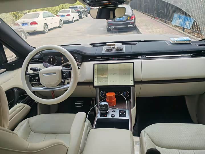 Photo 3 - Land Rover Range Rover