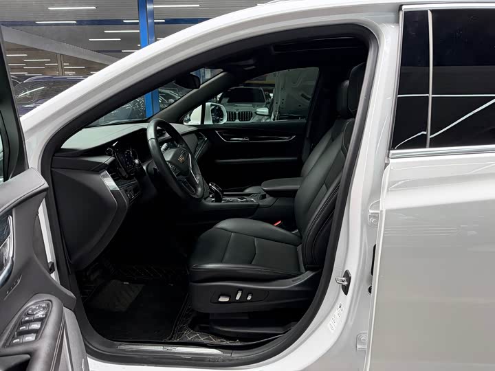 Фото 6 - Cadillac XT5