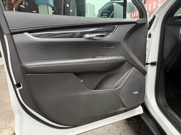 Фото 7 - Cadillac XT5