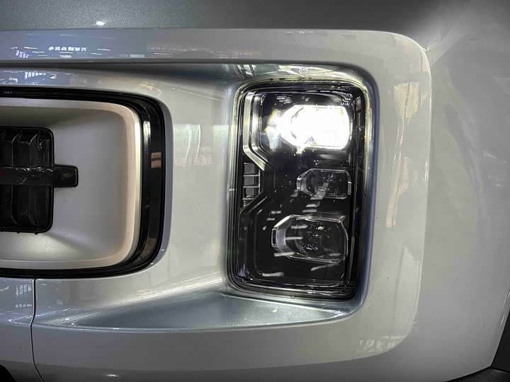 Фото 3 - Geely Icon