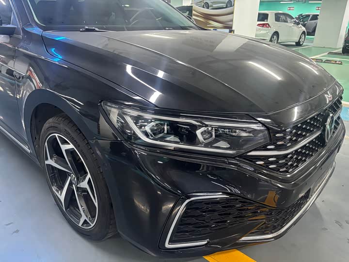 Фото 1 - Volkswagen Passat