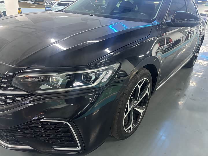 Фото 3 - Volkswagen Passat