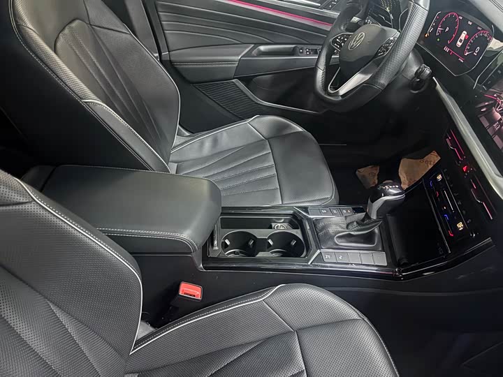 Фото 7 - Volkswagen Passat