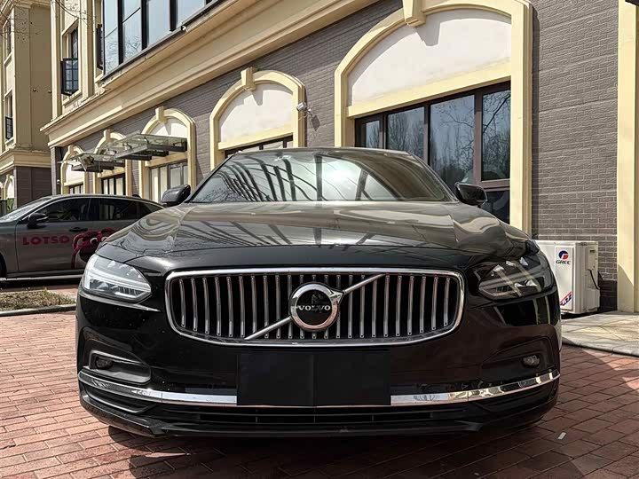 Photo 2 - Volvo S90