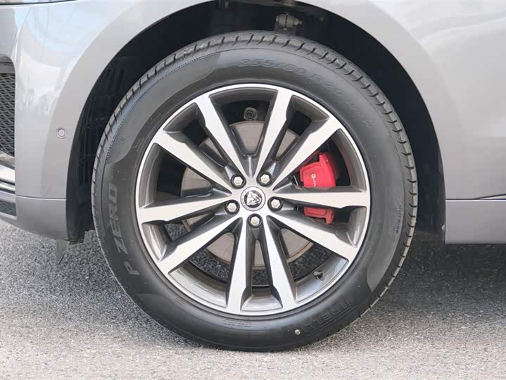 Фото 8 - Jaguar F-Pace