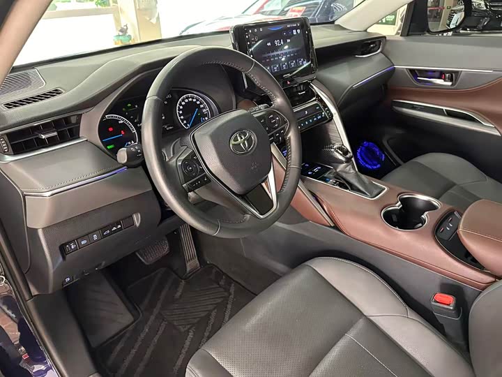 Photo 7 - Toyota Harrier