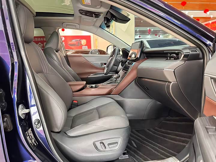 Photo 8 - Toyota Harrier