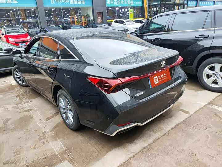 Фото 6 - Toyota Avalon