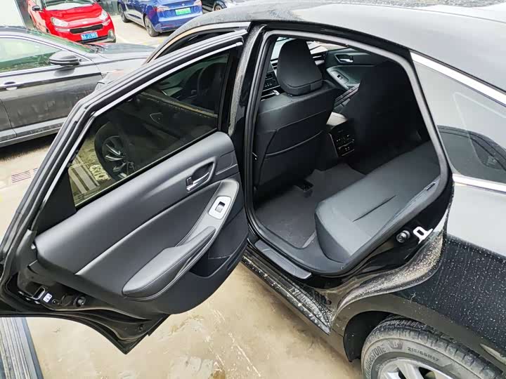 Фото 8 - Toyota Avalon