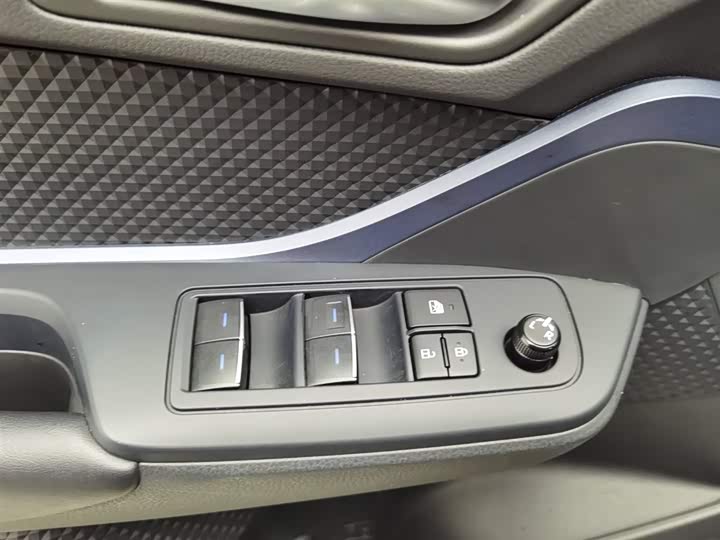 Фото 7 - Toyota Izoa