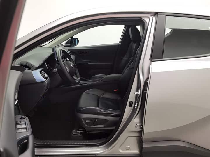 Фото 8 - Toyota Izoa