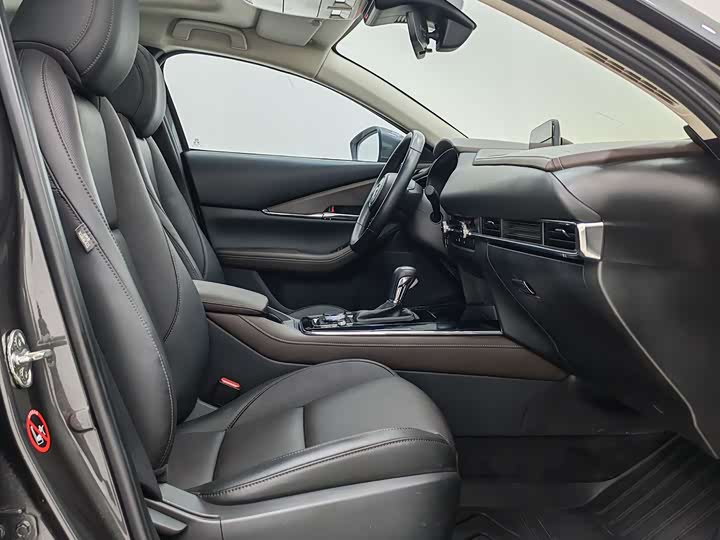 Photo 8 - Mazda CX-30