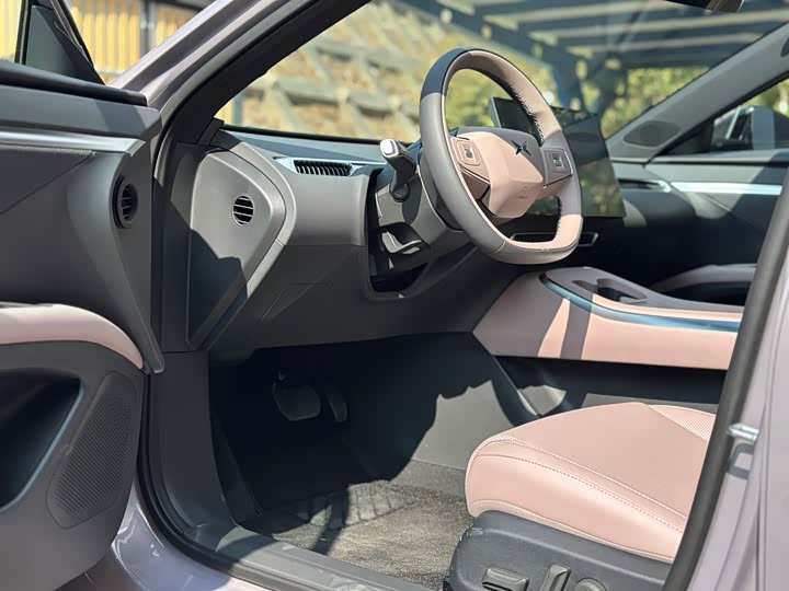 Фото 8 - XPeng Mona M03