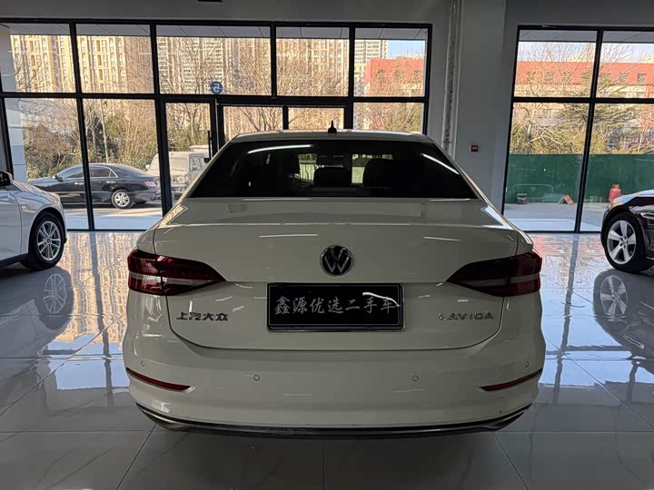 Фото 8 - Volkswagen Lavida