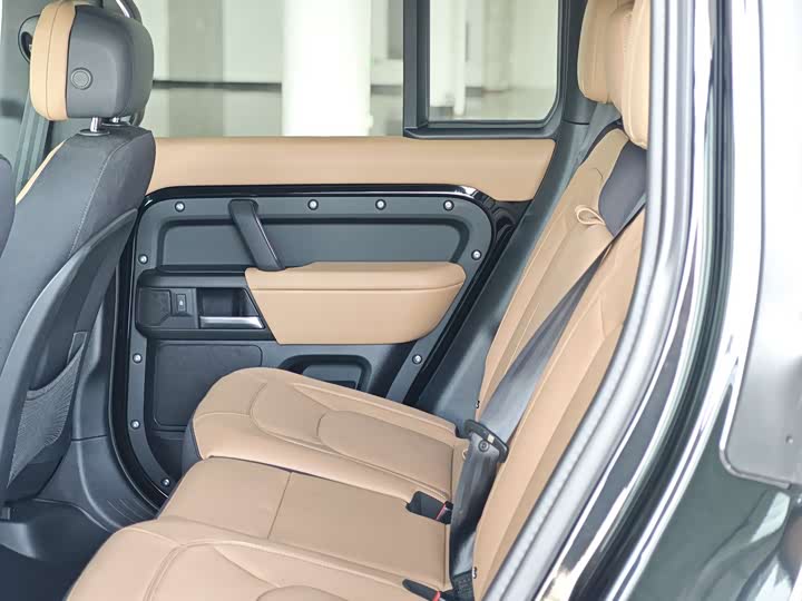 Фото 8 - Land Rover Defender