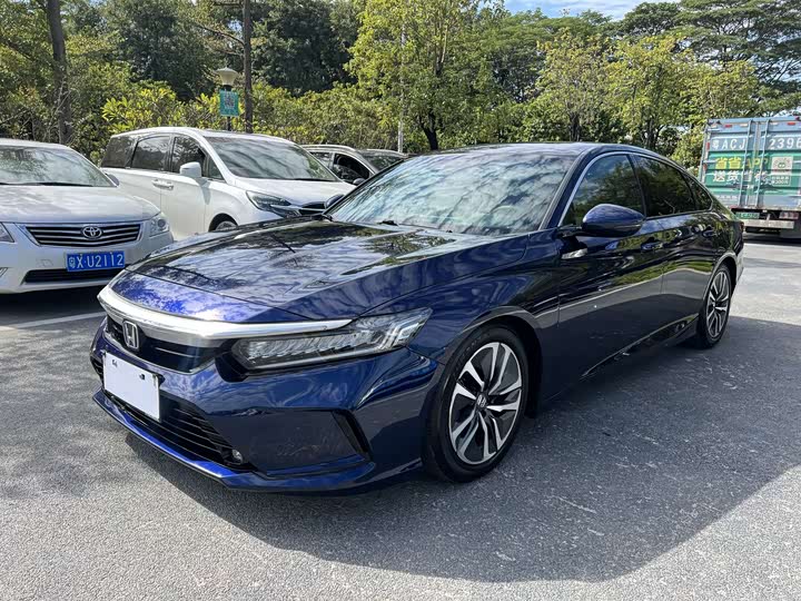 Фото 2 - Honda Inspire