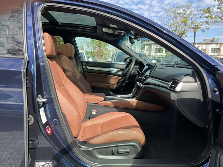 Фото 5 - Honda Inspire