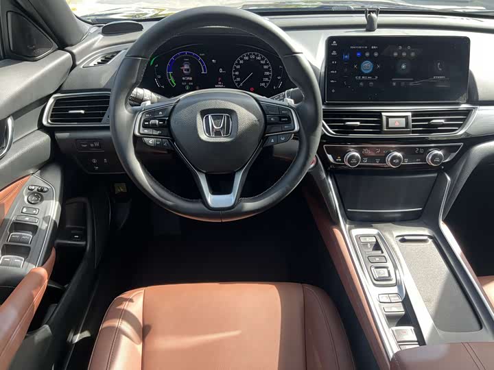 Фото 7 - Honda Inspire