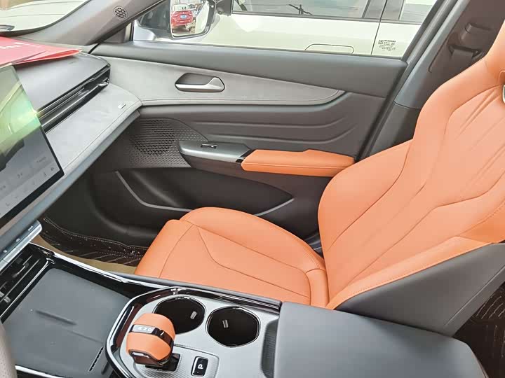 Фото 4 - Changan UNI-V