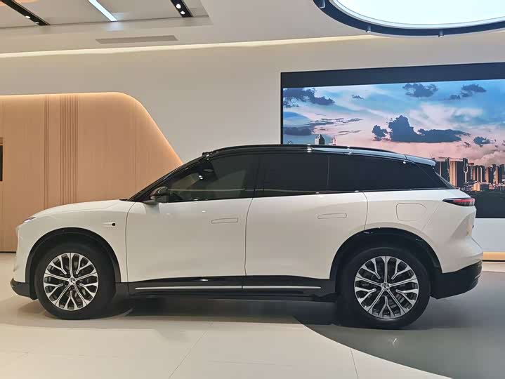 Фото 4 - Nio ES6