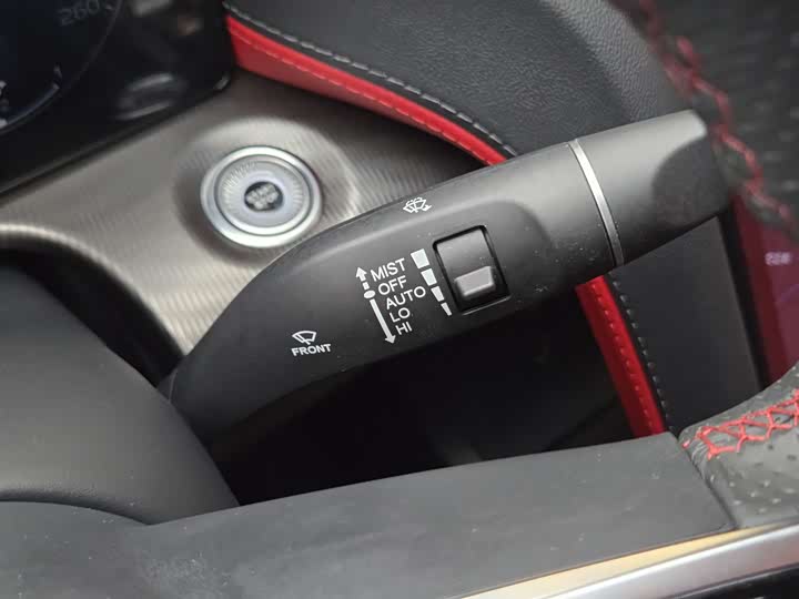 Фото 7 - Hongqi H6