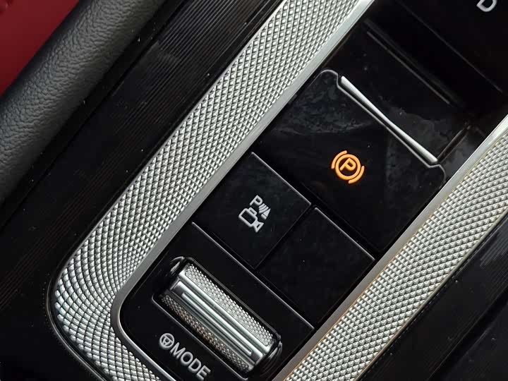 Фото 8 - Hongqi H6