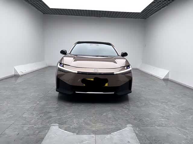 Photo 2 - Toyota bZ3