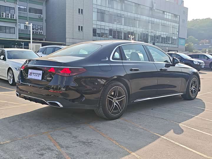 Photo 4 - Mercedes-Benz E-Class